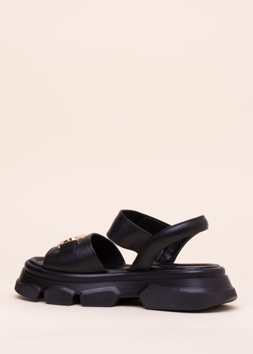 Molly Bessa basutės