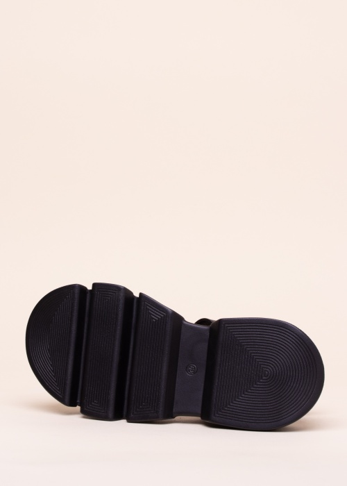 Molly Bessa basutės