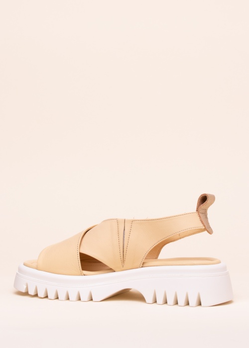 Molly Bessa basutės