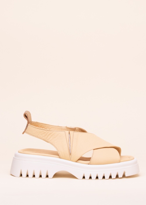 Molly Bessa basutės