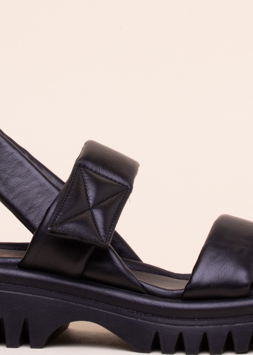 Molly Bessa basutės