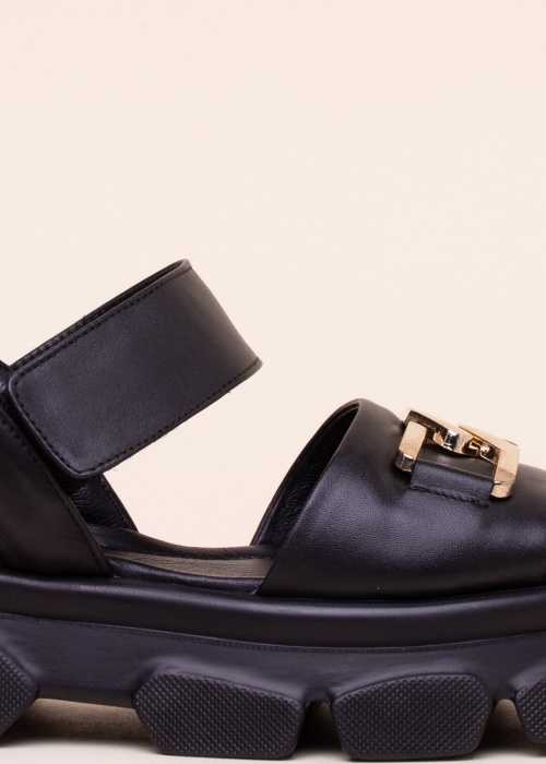 Molly Bessa basutės