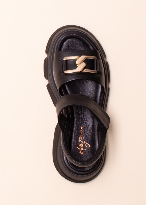 Molly Bessa basutės