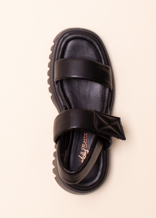 Molly Bessa basutės