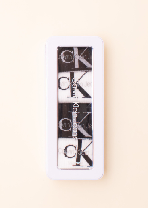 Calvin Klein kojines 4 poros dovanų dėžutėje