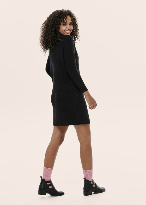 Only megzta suknelė