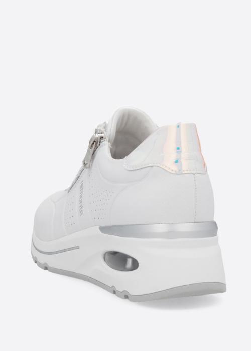 Remonte laisvalaikio bateliai