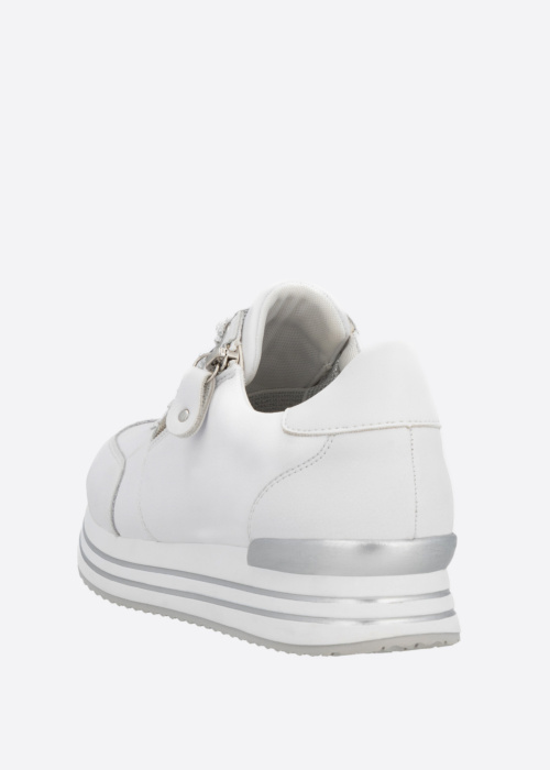 Remonte laisvalaikio bateliai