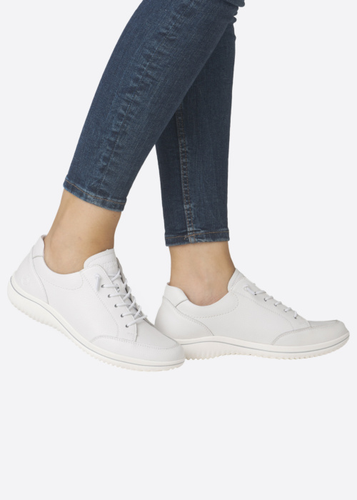 Remonte laisvalaikio bateliai