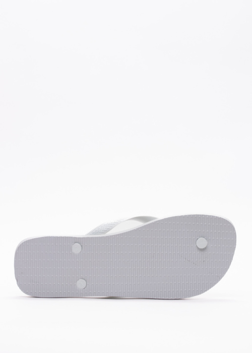 Havaianas šlepetės per pirštą