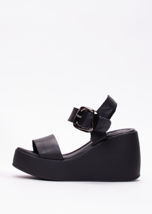 Molly Bessa bateliai