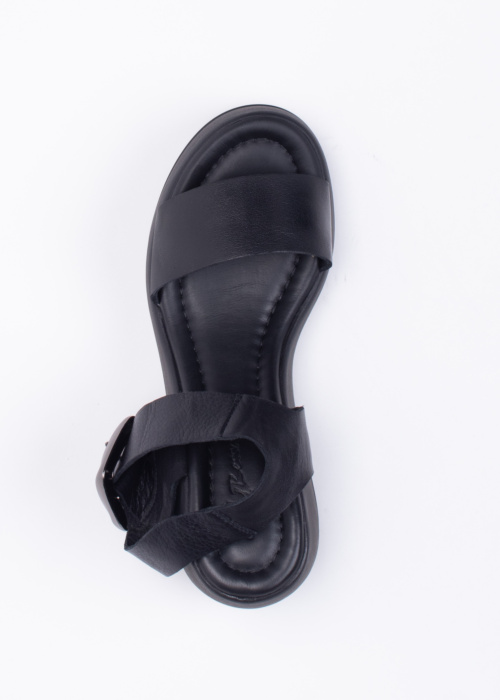 Molly Bessa bateliai