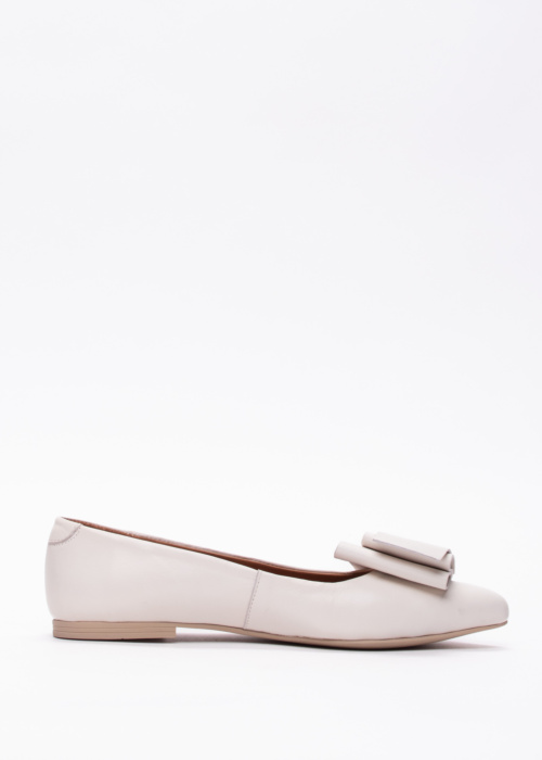 Molly Bessa bateliai