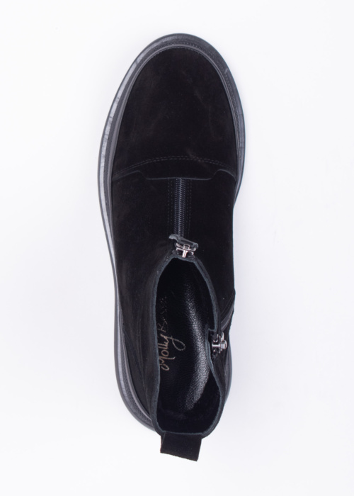 Molly Bessa aulinukai