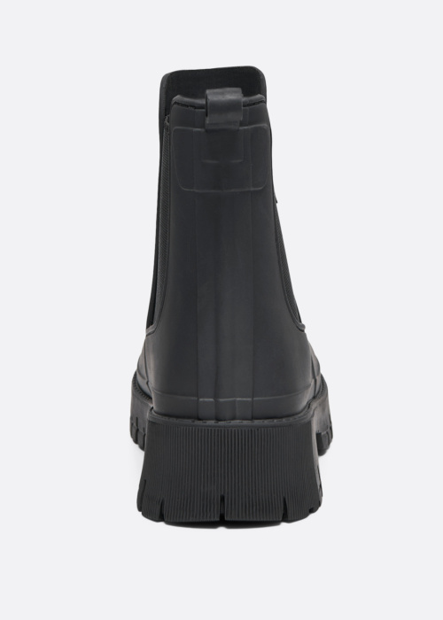 Only guminiai batai Ula