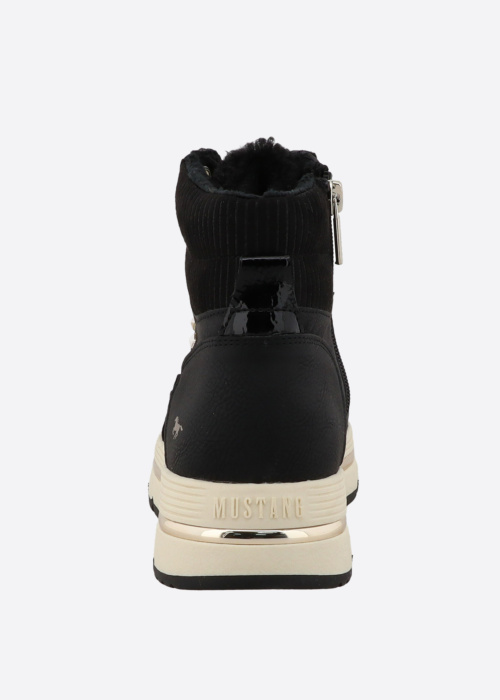 Mustang aulinukai Noelle