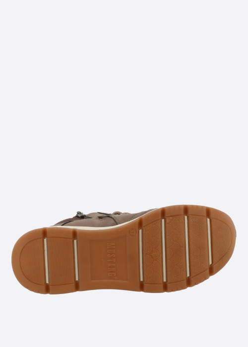 Mustang aulinukai Noelle