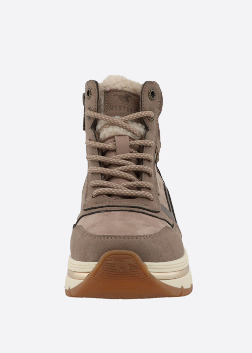 Mustang aulinukai Noelle