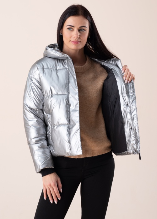 Noisy May striukė Maxima 