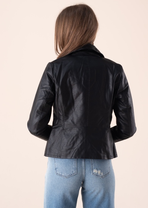 Only striukė Melisa