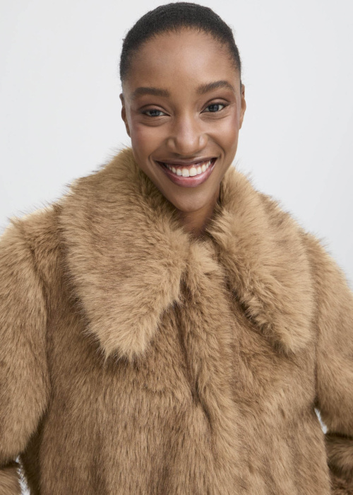 b.young kailis Akaja