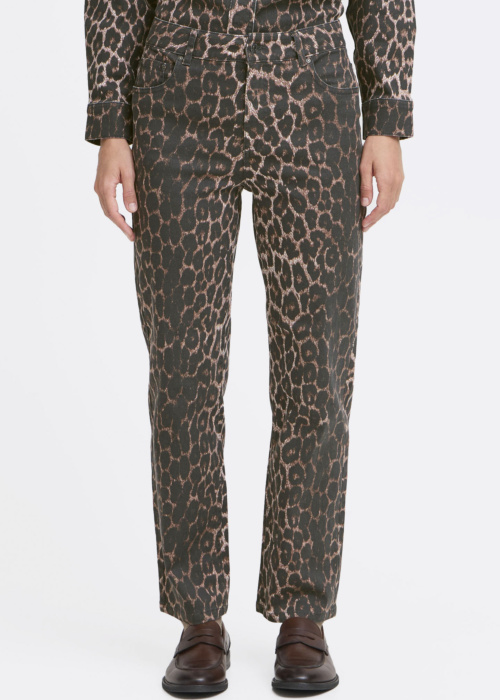 b.young džinsai Kenna