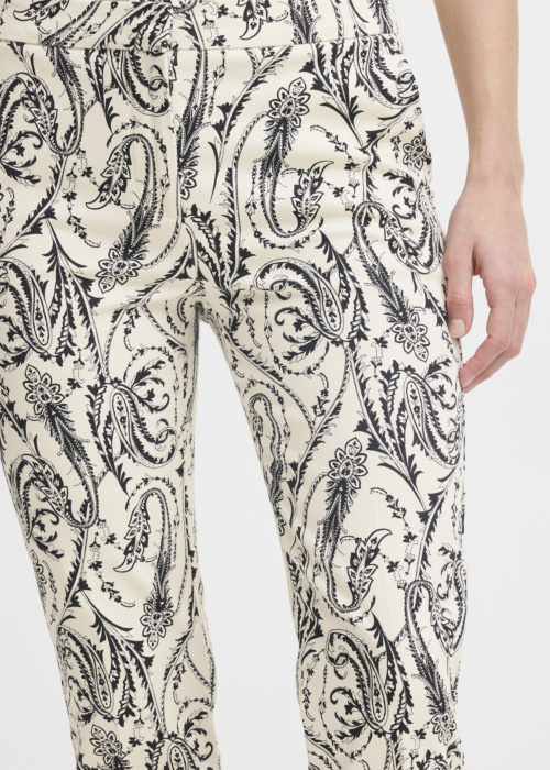 b.young kelnės Decka