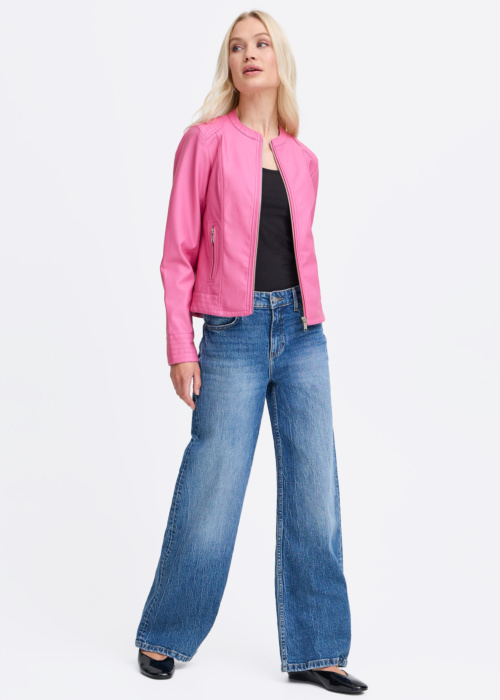 b.young striukė Acom