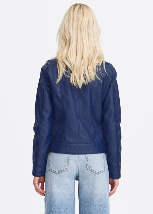 b.young striukė Acom