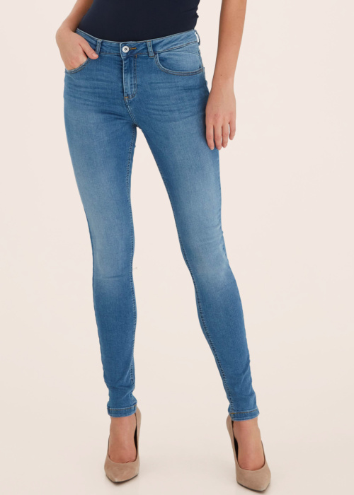 b.young džinsai Luni