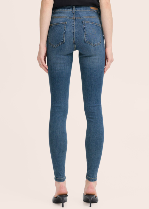 b.young džinsai Luni