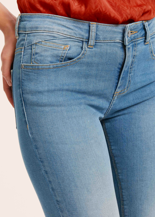 b.young džinsai Luni