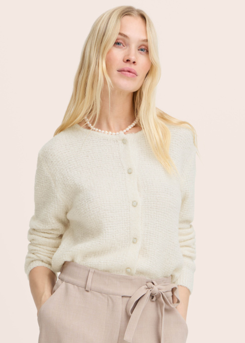 b.young megztinis Makke