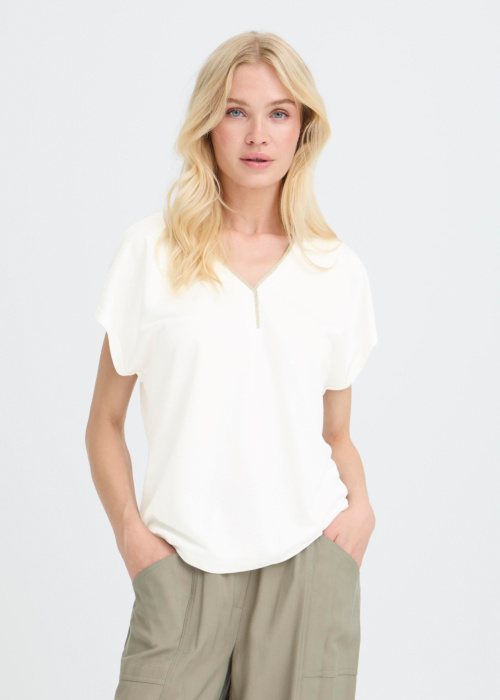 b.young palaidinė Pareesa