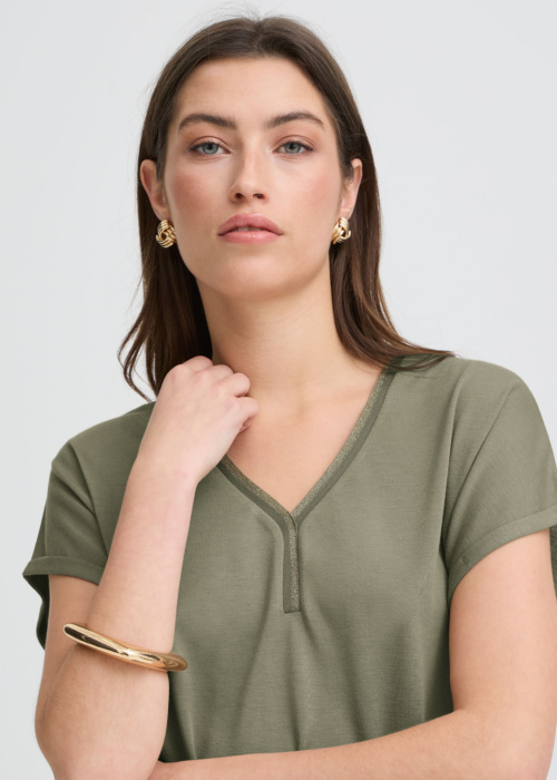 b.young palaidinė Pareesa