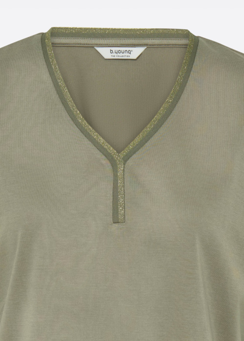 b.young palaidinė Pareesa