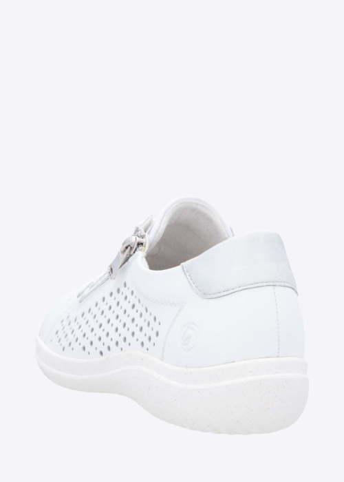 Remonte laisvalaikio bateliai