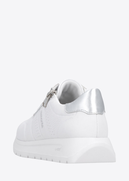 Remonte laisvalaikio bateliai