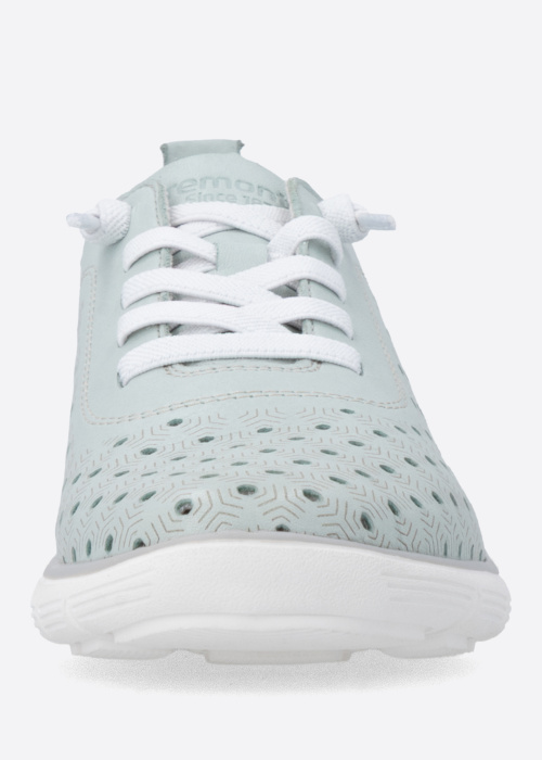 Remonte laisvalaikio bateliai