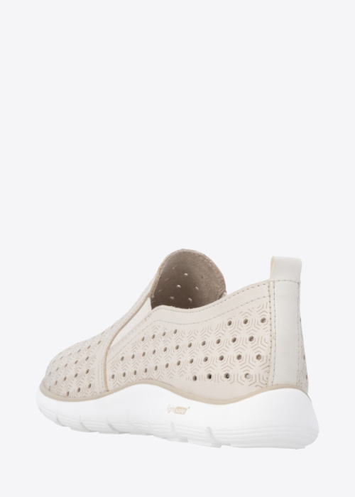 Remonte laisvalaikio bateliai