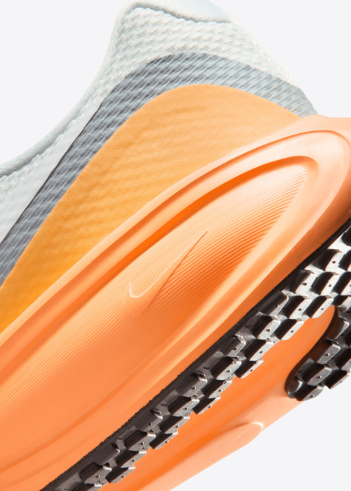 Nike bėgimo bateliai Revolution 8