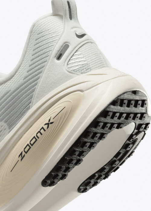 Nike bėgimo bateliai Vomero 18