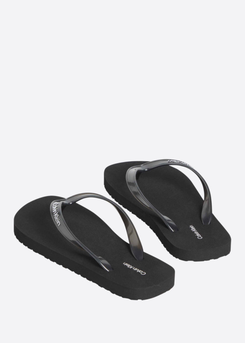 Calvin Klein šlepetės per pirštą