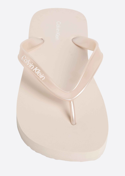 Calvin Klein šlepetės per pirštą