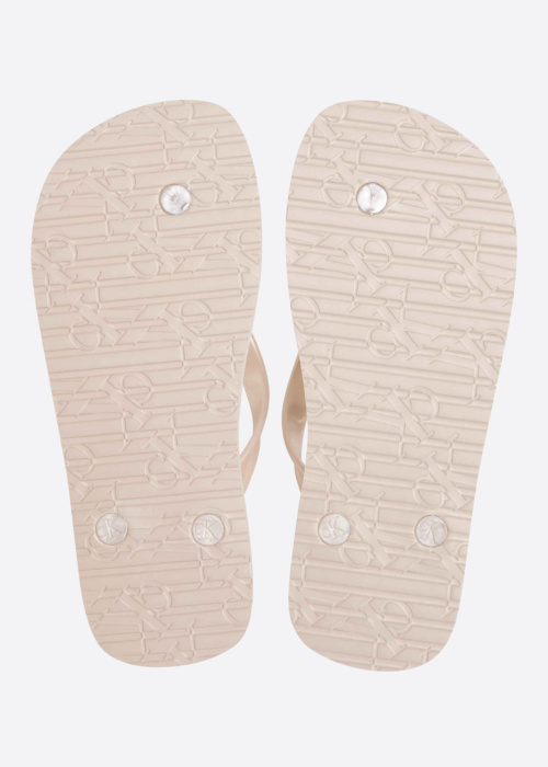 Calvin Klein šlepetės per pirštą