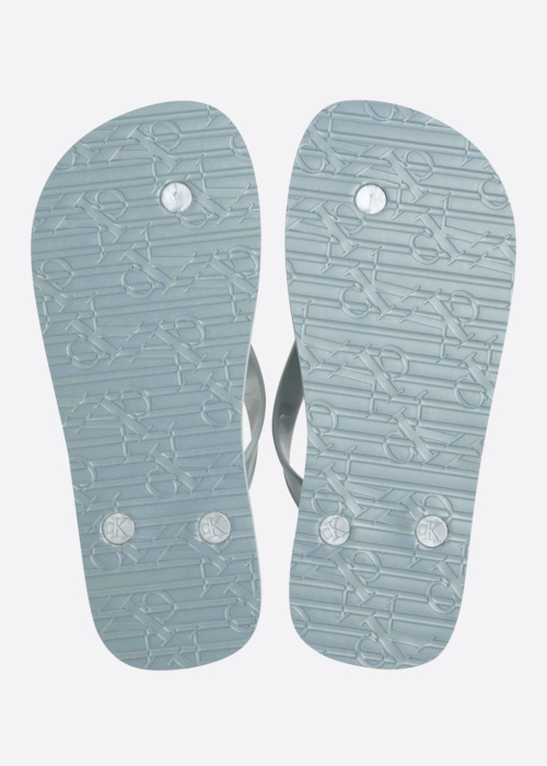 Calvin Klein šlepetės per pirštą