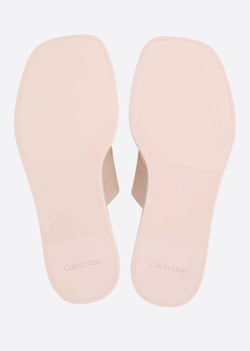 Calvin Klein šlepetės per pirštą