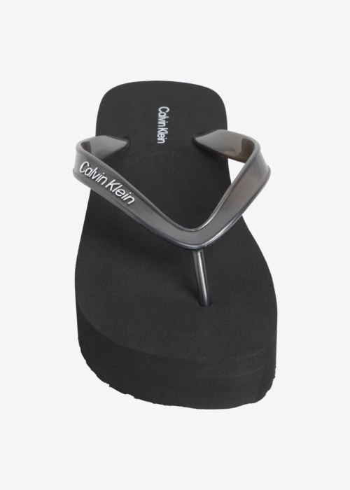 Calvin Klein šlepetės per pirštą