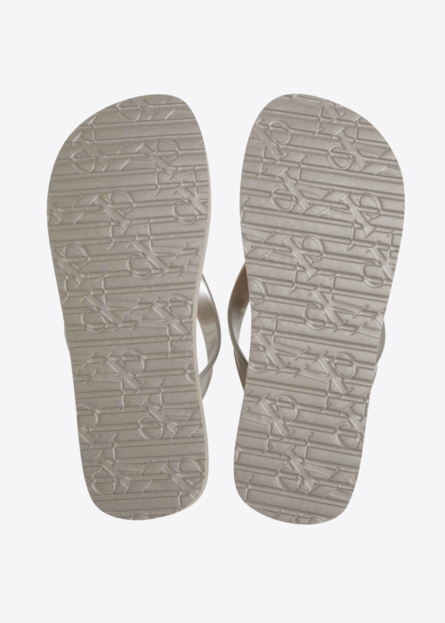 Calvin Klein šlepetės per pirštą