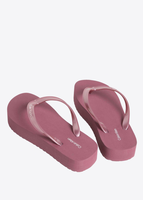 Calvin Klein šlepetės per pirštą